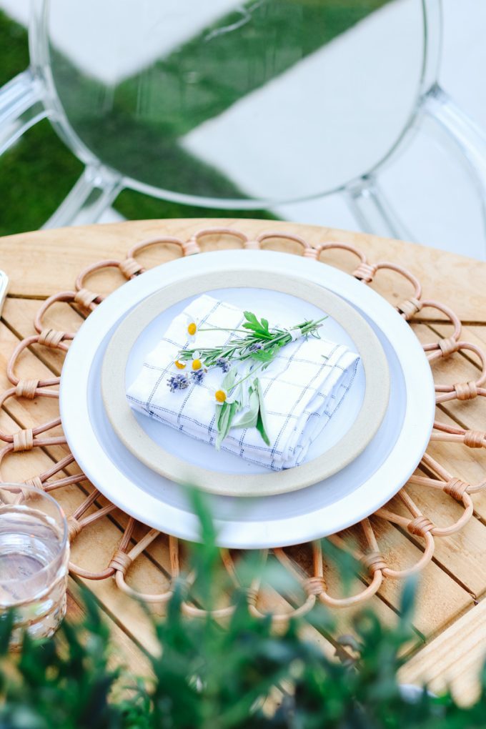 outdoor table place settings
