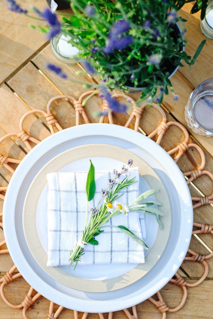 outdoor table place setting ideas