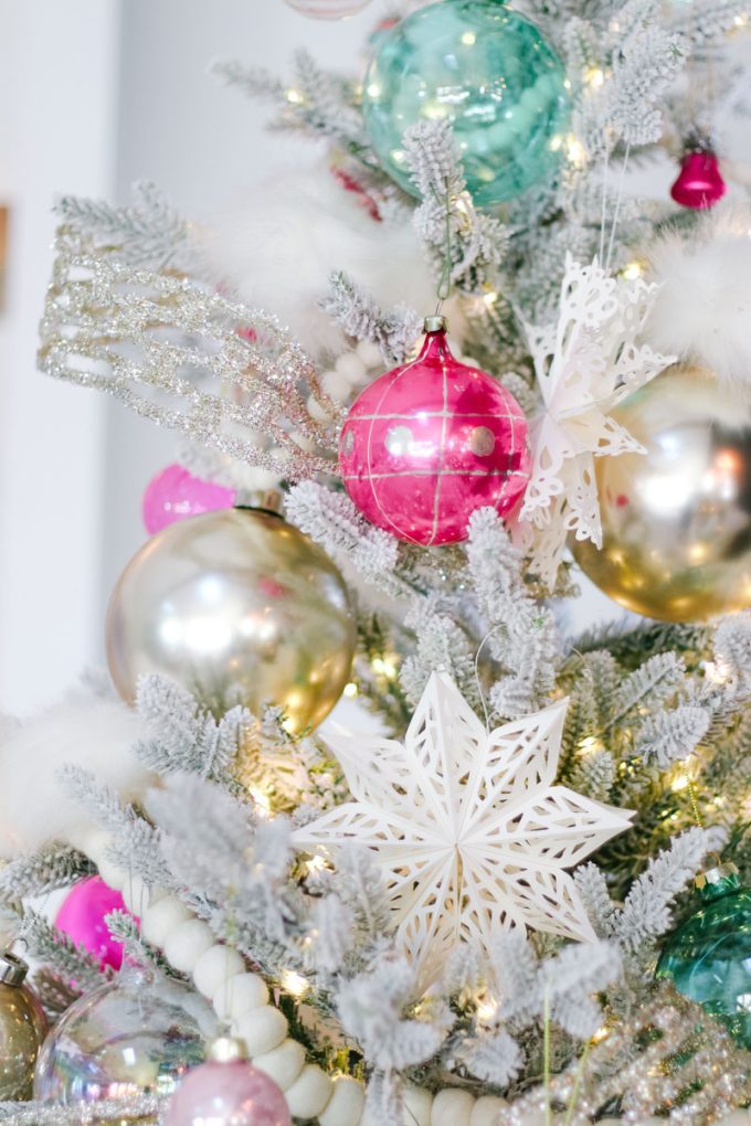 how to decorate a flocked Christmas tree