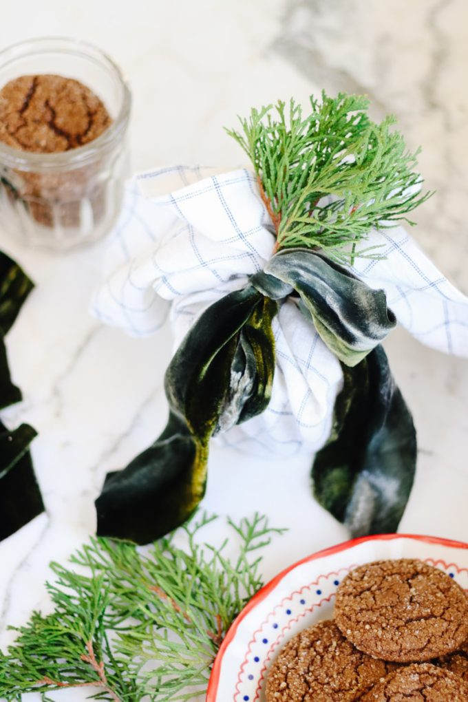 how to package cookies for neighbor gift