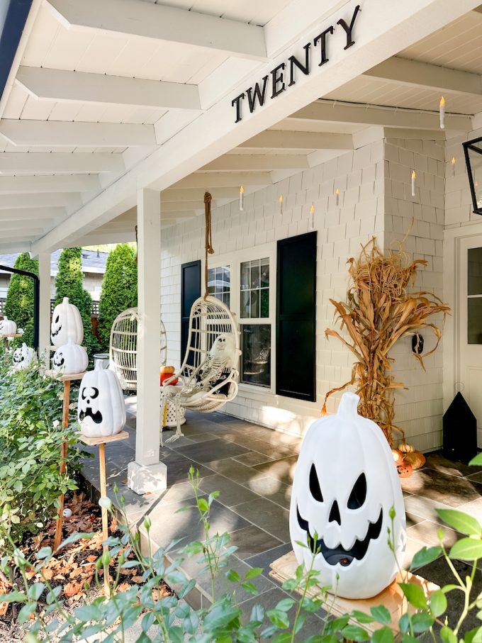 How to decorate your porch for halloween