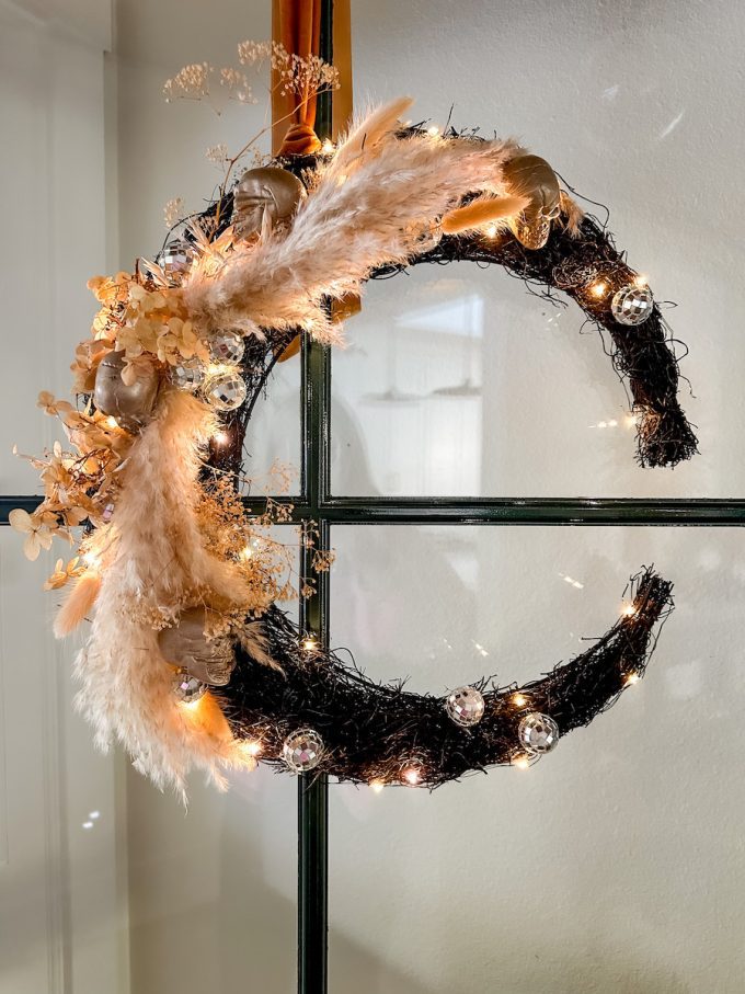 how to make a Halloween Wreath